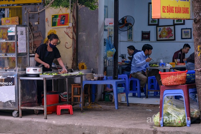 Buồn như chủ quán ở 8 quận vùng cam Hà Nội: Một năm đen tối cứ mở cửa vài bữa lại phải đóng, đến giờ gần Tết vẫn bị bóng ma dịch bệnh đeo bám - Ảnh 13.