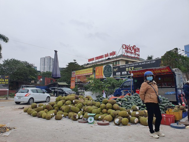 Mít quay đầu từ Lạng Sơn xuất hiện trên nhiều tuyến phố Hà Nội - Ảnh 3.