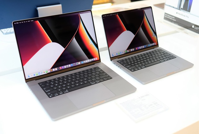 MacBook Pro 2021 chính hãng lên kệ tại Việt Nam, bản cao nhất giá hơn 90 triệu đồng nhưng không có hàng để bán - Ảnh 1.
