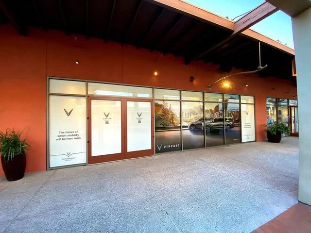 Lộ showroom VinFast đầu tiên trên đất Mỹ: Nằm tại khu sầm uất bậc nhất Los Angeles, đang tuyển 5 vị trí với lương thưởng rất cạnh tranh - Ảnh 2.