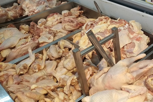 Thu hồi lô thịt gà Ba Lan xuất khẩu sang Việt Nam - Ảnh 1.