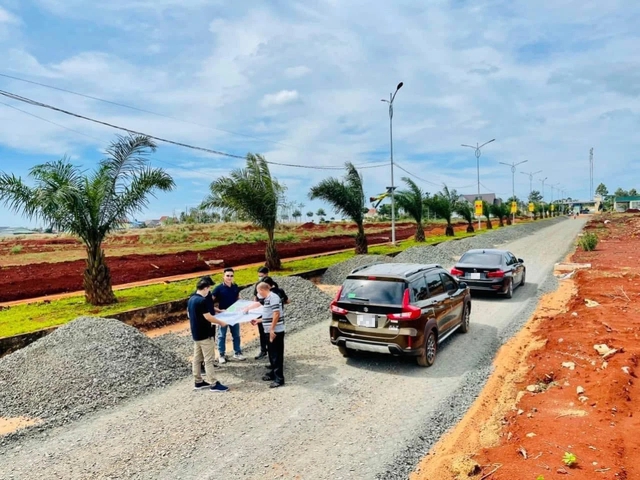 Thị trường BĐS xuất hiện nghịch lý: “Ai cũng sở hữu tài sản, nhưng không ai có tiền” - Ảnh 1.