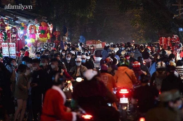 NÓNG: Hà Nội không tổ chức bắn pháo hoa và các hoạt động chào đón năm mới 2022 ngoài trời - Ảnh 2.