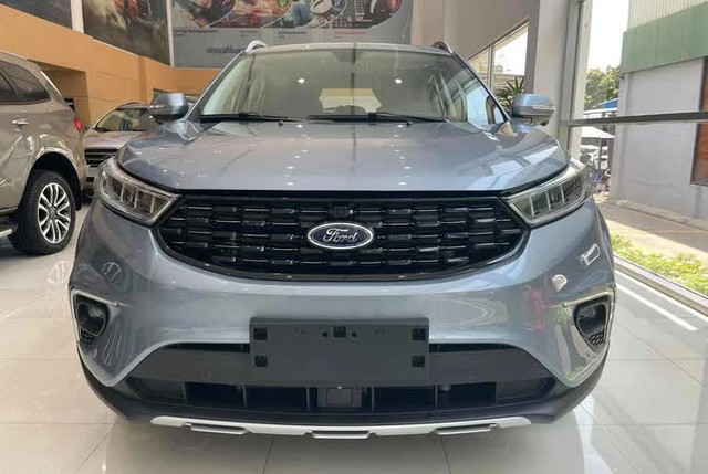Sales lại chào bán Ford Territory tại Việt Nam: Giá 870 triệu đồng, giao xe giữa năm sau, đối thủ Hyundai Tucson và Mazda CX-5 - Ảnh 2.