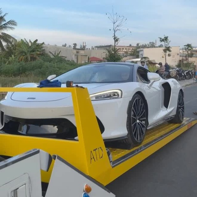  McLaren GT đầu tiên và duy nhất Việt Nam về tay nữ chủ nhân trẻ tại Cần Thơ  - Ảnh 1.