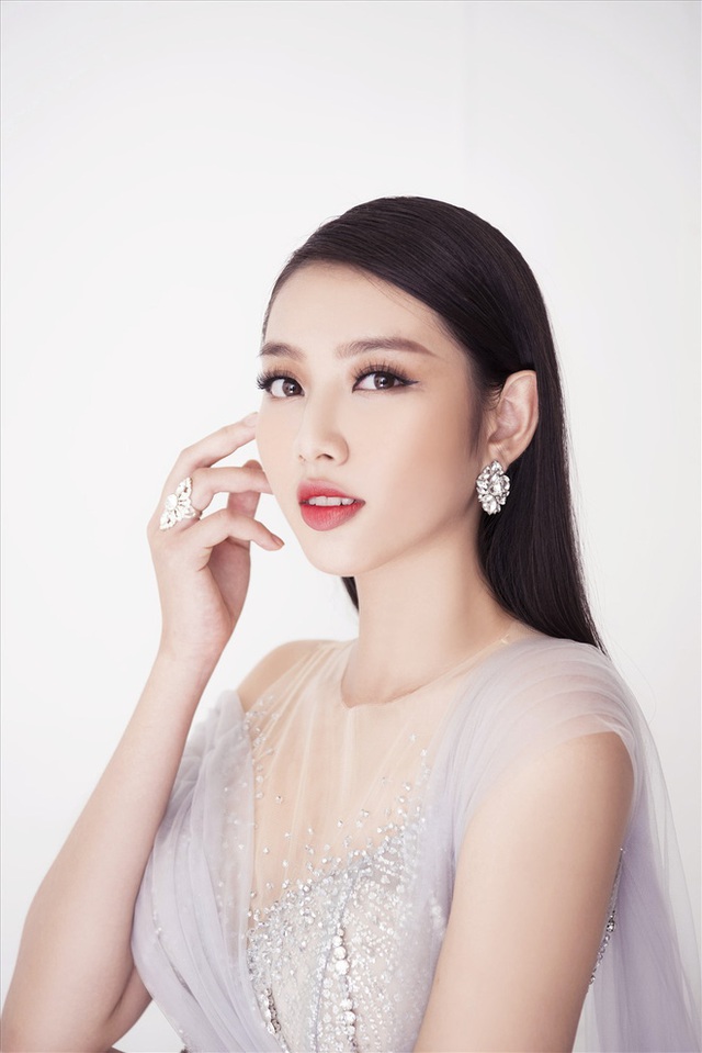 Choáng với nhan sắc thời mới lớn của Tân Hoa hậu Hoà bình Nguyễn Thúc Thuỳ Tiên - Ảnh 6.