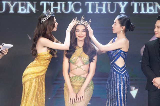  Đầm “phong thủy” của Thùy Tiên tại chung kết Miss Grand International 2021: NTK hé lộ điểm xót xa ít ai ngờ  - Ảnh 10.