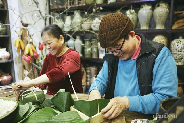 Có những gia đình Hà Nội nửa thế kỷ tự tay gói bánh chưng như nghệ sĩ Hương Bông, không phải bởi tiết kiệm mà vì lý do “bí mật” này - Ảnh 22.