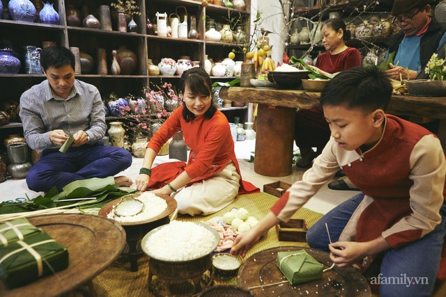 Có những gia đình Hà Nội nửa thế kỷ tự tay gói bánh chưng như nghệ sĩ Hương Bông, không phải bởi tiết kiệm mà vì lý do “bí mật” này - Ảnh 23.