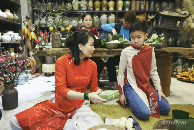 Có những gia đình Hà Nội nửa thế kỷ tự tay gói bánh chưng như nghệ sĩ Hương Bông, không phải bởi tiết kiệm mà vì lý do “bí mật” này - Ảnh 25.