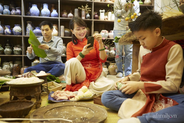 Có những gia đình Hà Nội nửa thế kỷ tự tay gói bánh chưng như nghệ sĩ Hương Bông, không phải bởi tiết kiệm mà vì lý do “bí mật” này - Ảnh 29.