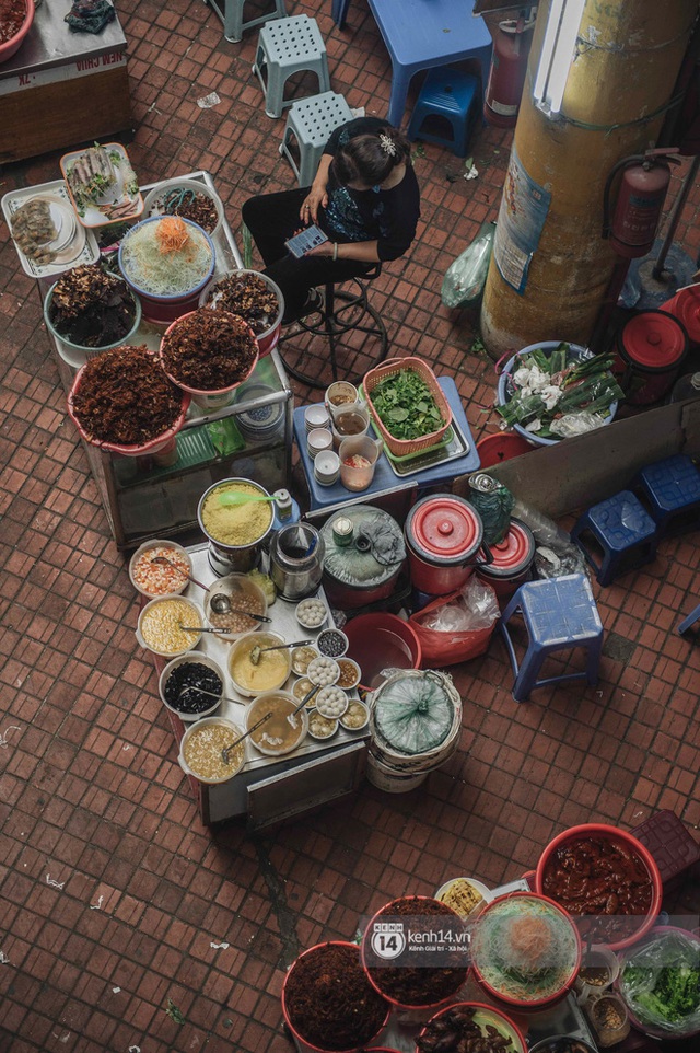 Khung cảnh những khu chợ Tết lớn nhất tại Hà Nội: Vắng vẻ hơn mọi năm nhưng không khí đón năm mới vẫn tràn đầy! - Ảnh 33.