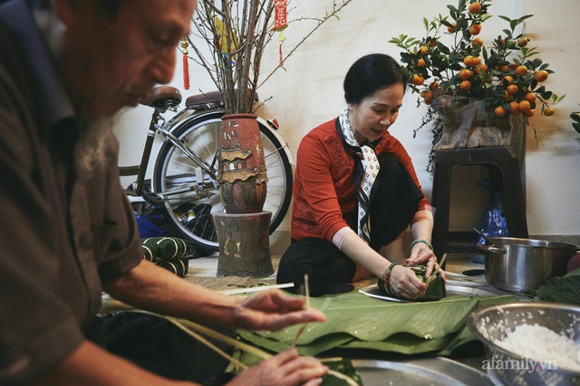 Có những gia đình Hà Nội nửa thế kỷ tự tay gói bánh chưng như nghệ sĩ Hương Bông, không phải bởi tiết kiệm mà vì lý do “bí mật” này - Ảnh 6.