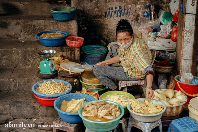 Ngày cuối năm bình yên trong ngõ chợ Thanh Hà - ngôi chợ lâu đời nhất phố cổ được giới nhà giàu chuộng mua vì toàn đồ chất lượng tươi ngon - Ảnh 19.