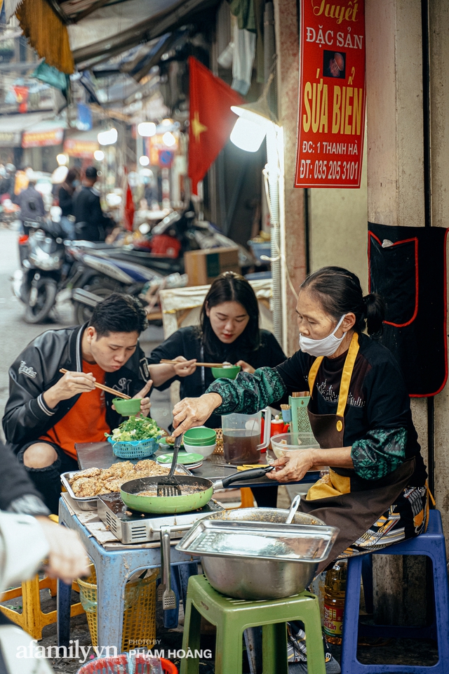 Ngày cuối năm bình yên trong ngõ chợ Thanh Hà - ngôi chợ lâu đời nhất phố cổ được giới nhà giàu chuộng mua vì toàn đồ chất lượng tươi ngon - Ảnh 3.