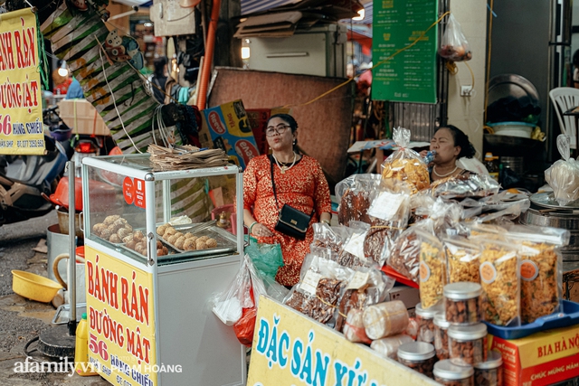 Ngày cuối năm bình yên trong ngõ chợ Thanh Hà - ngôi chợ lâu đời nhất phố cổ được giới nhà giàu chuộng mua vì toàn đồ chất lượng tươi ngon - Ảnh 24.