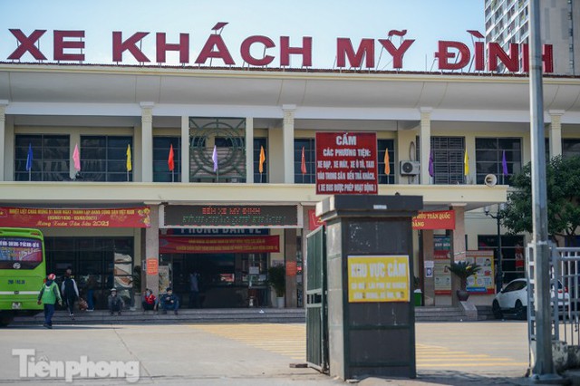 Bến xe Hà Nội khác lạ chiều 30 Tết - Ảnh 7.