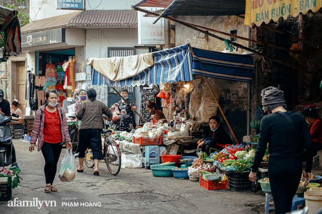 Ngày cuối năm bình yên trong ngõ chợ Thanh Hà - ngôi chợ lâu đời nhất phố cổ được giới nhà giàu chuộng mua vì toàn đồ chất lượng tươi ngon - Ảnh 10.