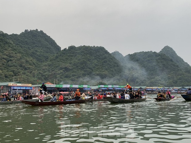  Lễ hội Chùa Hương: Tạm dừng hoạt động, cắt cử chốt chặn ở các ngả đường - Ảnh 1.