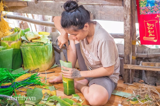 Chuyện nồi bánh tét lá cẩm do bà cụ 91 tuổi ở Cần Thơ sáng tạo, được báo nước ngoài liên tục ca ngợi, hơn 100 nơi làm theo mà vẫn không đâu sánh bằng nhờ nắm bí quyết gia truyền! - Ảnh 22.