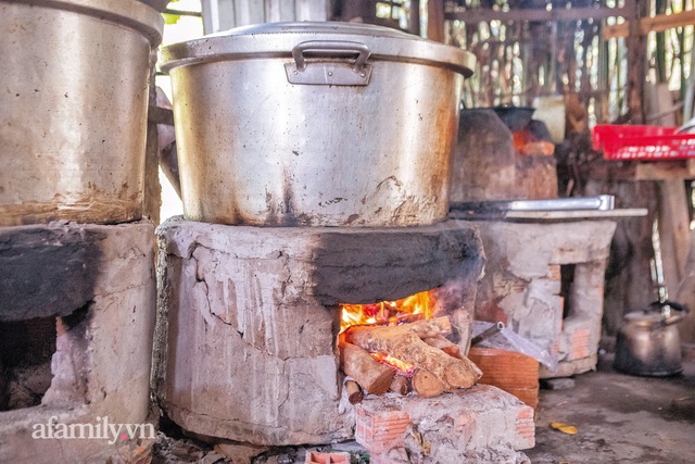 Chuyện nồi bánh tét lá cẩm do bà cụ 91 tuổi ở Cần Thơ sáng tạo, được báo nước ngoài liên tục ca ngợi, hơn 100 nơi làm theo mà vẫn không đâu sánh bằng nhờ nắm bí quyết gia truyền! - Ảnh 9.