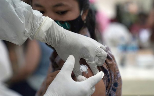 Indonesia đe dọa trừng phạt những người từ chối tiêm vắc xin chống Covid-19