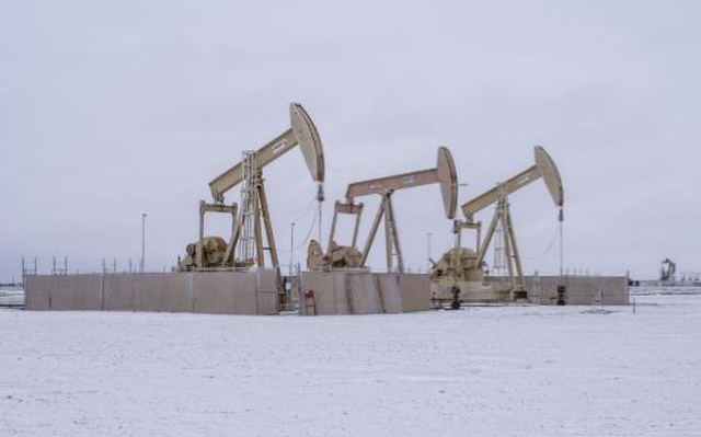 Giá dầu vượt 65 USD/thùng, Saudi Arabia cảnh báo hãy "cực kỳ thận trọng"