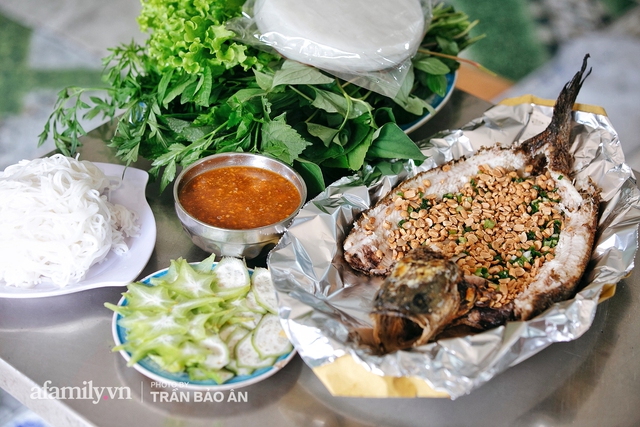 Đến tiệm bán mỗi ngày hơn 2.500 con cá lóc nướng mía, để biết món ăn này có gì đặc biệt mà người Sài Gòn năm nào cũng xếp hàng mang về cúng ông Táo!? - Ảnh 20.