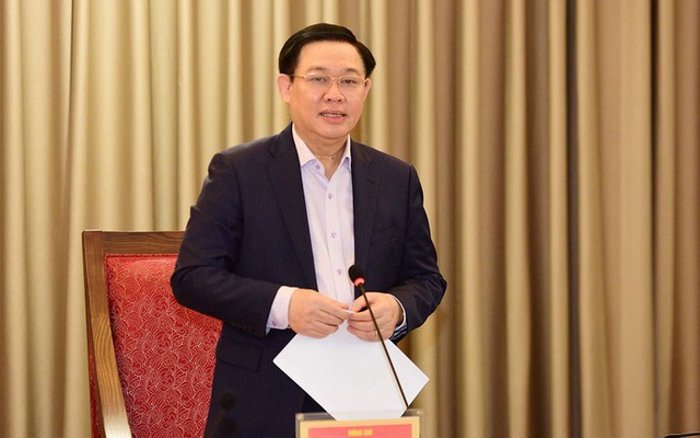 Bí thư Thành ủy Vương Đình Huệ chủ trì họp về công tác phòng, chống dịch COVID-19 trên địa bàn thành phố.