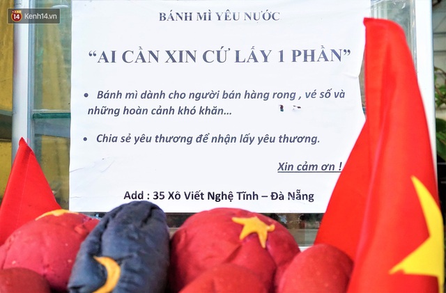 Thất nghiệp vì dịch Covid-19, các đầu bếp vẫn tạo ra những ổ “bánh mì yêu nước” miễn phí cho người nghèo ở Đà Nẵng - Ảnh 4.