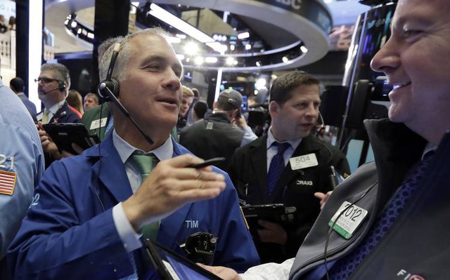Lạc quan sau bình luận của chủ tịch Fed, Dow Jones đảo ngược mức giảm 360 điểm