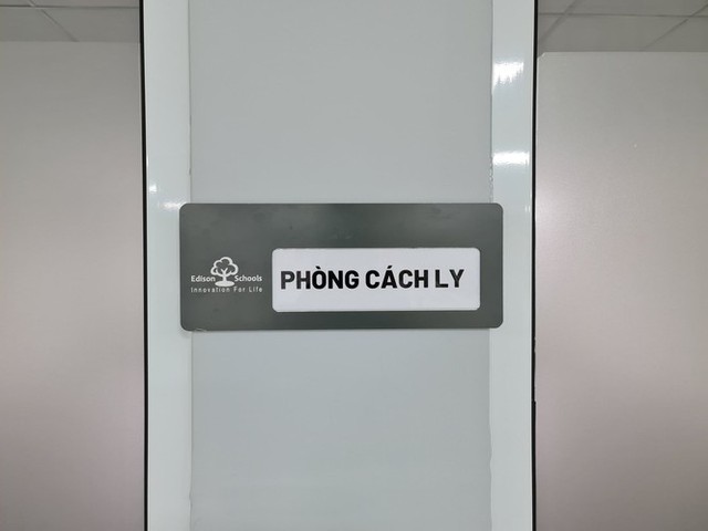 Đón học sinh trở lại, trường học ở Hà Nội trang bị phòng cách ly - Ảnh 12.