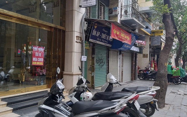 Khách sạn, cửa hàng Hà Nội lại treo biển cho thuê