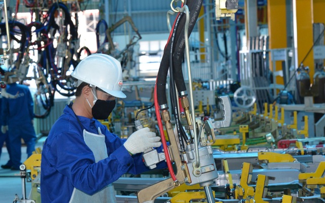 Chỉ số sản xuất công nghiệp tháng 2 giảm hơn 21% do nghỉ Tết và Covid-19
