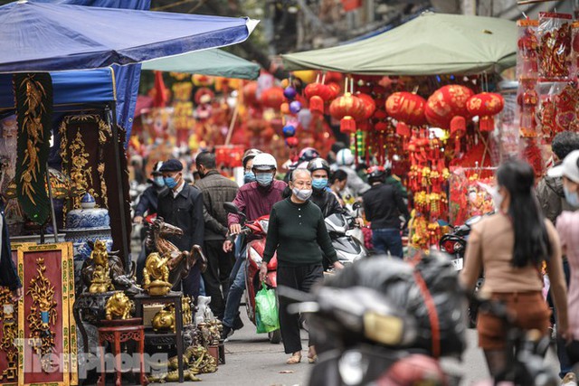 Ghé thăm chợ hoa cổ nhất Hà Nội giữa mùa dịch COVID-19 - Ảnh 1.