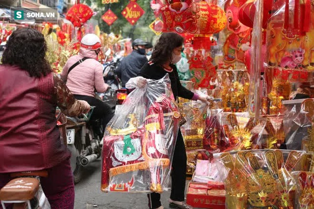Cửa hàng ở Hà Nội chơi lớn tặng “tiền tỷ” cho khách và ý nghĩa bất ngờ phía sau - Ảnh 2. Cửa hàng ở Hà Nội chơi lớn tặng “tiền tỷ” cho khách và ý nghĩa bất ngờ phía sau - Ảnh 2.