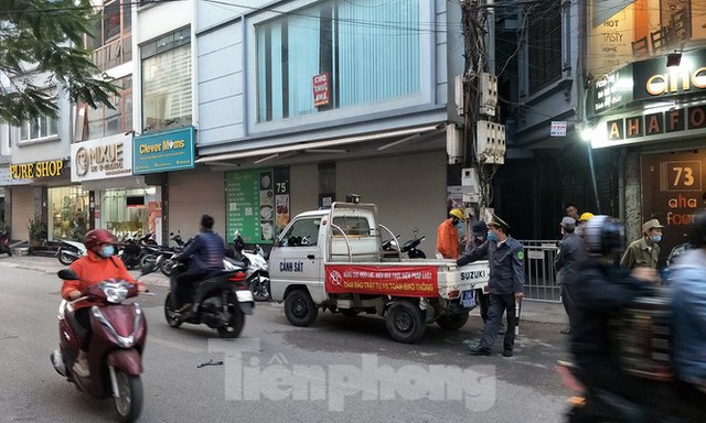 Cảnh sát phong tỏa con ngõ vụ hỏa hoạn 4 thanh niên tử vong - Ảnh 3.