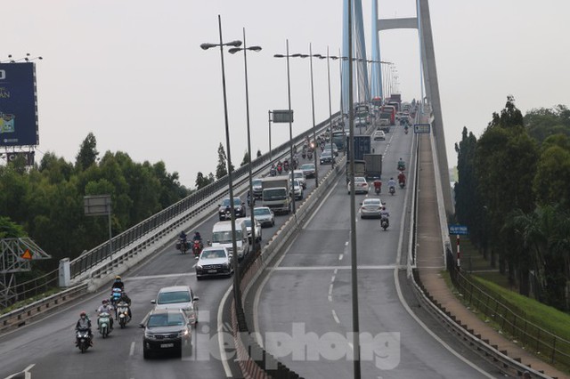 Người dân ùn ùn về quê ăn Tết, quốc lộ miền Tây ùn tắc từ trưa tới tối - Ảnh 17.