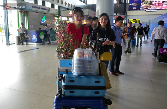 Ảnh: Sân bay Nội Bài vắng vẻ cận Tết Nguyên đán, khác hẳn cảnh tượng đông đúc mọi năm - Ảnh 3.