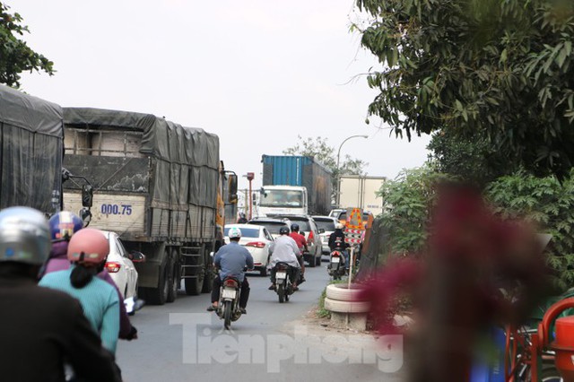 Người dân ùn ùn về quê ăn Tết, quốc lộ miền Tây ùn tắc từ trưa tới tối - Ảnh 5.