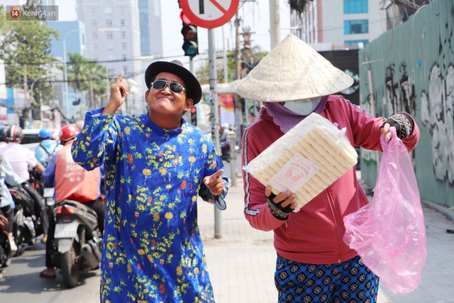 Gặp người cha khùng mặc áo dài nhảy múa trên đường phố Sài Gòn nuôi 3 đứa con ăn học: Mình có lường gạt ai đâu mà phải xấu hổ - Ảnh 16.