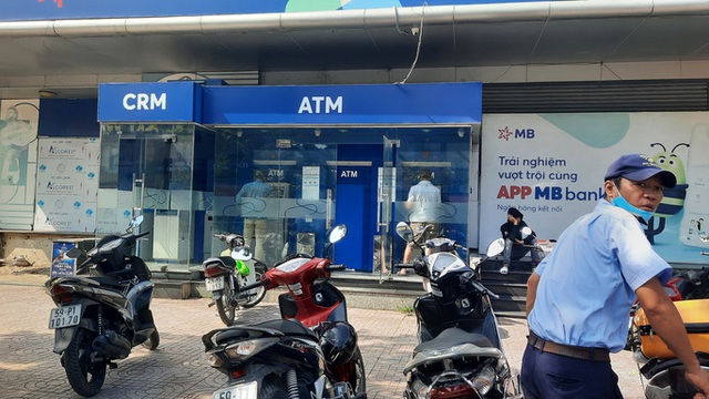  Chuyện lạ: ATM giao dịch ế ẩm những ngày cuối năm  - Ảnh 4.
