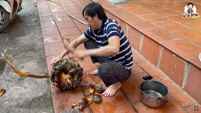  Hoài Linh: Tôi bây giờ chỉ ăn uống đạm bạc, chẳng có tiền ăn cao lương mỹ vị - Ảnh 1.