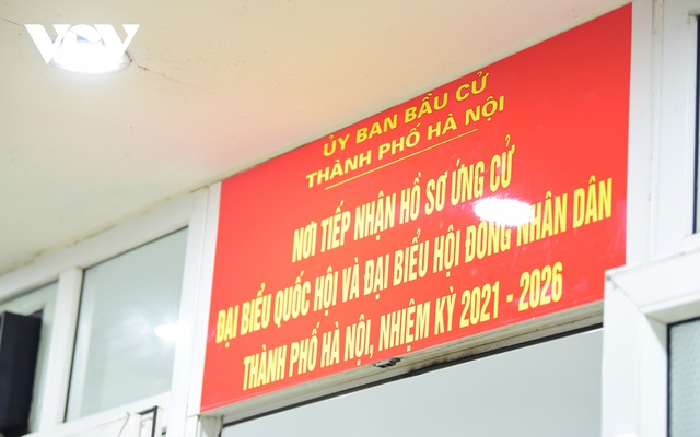 Ủy ban Bầu cử thành phố Hà Nội tiếp nhận hồ sơ của người ứng cử đại biểu Quốc hội khóa XV và đại biểu HĐND nhiệm kỳ 2021-2026