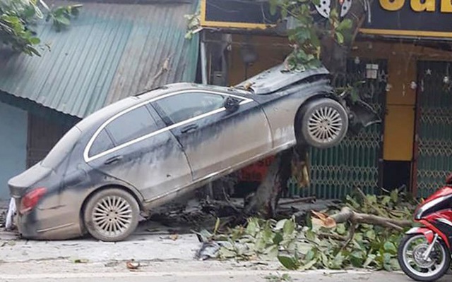 Tá hỏa loạt ôtô 'cam kết' không tai nạn rao bán trên thị trường