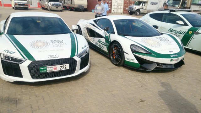 Đã mắt ngắm dàn siêu xe tuần tra của cảnh sát xứ Dubai: Toàn những cái tên đắt đỏ, tốc độ đỉnh cao đến mức tội phạm cũng khó mà chạy thoát - Ảnh 7. Đã mắt ngắm dàn siêu xe tuần tra của cảnh sát xứ Dubai: Toàn những cái tên đắt đỏ, tốc độ đỉnh cao đến mức tội phạm cũng khó mà chạy thoát - Ảnh 7.