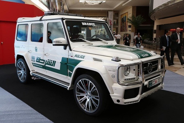 Đã mắt ngắm dàn siêu xe tuần tra của cảnh sát xứ Dubai: Toàn những cái tên đắt đỏ, tốc độ đỉnh cao đến mức tội phạm cũng khó mà chạy thoát - Ảnh 12. Đã mắt ngắm dàn siêu xe tuần tra của cảnh sát xứ Dubai: Toàn những cái tên đắt đỏ, tốc độ đỉnh cao đến mức tội phạm cũng khó mà chạy thoát - Ảnh 12.