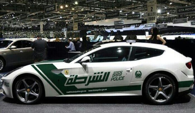 Đã mắt ngắm dàn siêu xe tuần tra của cảnh sát xứ Dubai: Toàn những cái tên đắt đỏ, tốc độ đỉnh cao đến mức tội phạm cũng khó mà chạy thoát - Ảnh 4. Đã mắt ngắm dàn siêu xe tuần tra của cảnh sát xứ Dubai: Toàn những cái tên đắt đỏ, tốc độ đỉnh cao đến mức tội phạm cũng khó mà chạy thoát - Ảnh 4.