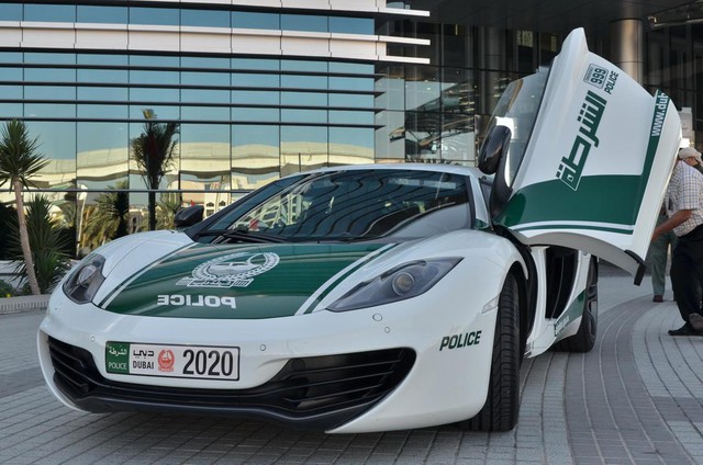 Đã mắt ngắm dàn siêu xe tuần tra của cảnh sát xứ Dubai: Toàn những cái tên đắt đỏ, tốc độ đỉnh cao đến mức tội phạm cũng khó mà chạy thoát - Ảnh 8. Đã mắt ngắm dàn siêu xe tuần tra của cảnh sát xứ Dubai: Toàn những cái tên đắt đỏ, tốc độ đỉnh cao đến mức tội phạm cũng khó mà chạy thoát - Ảnh 8.