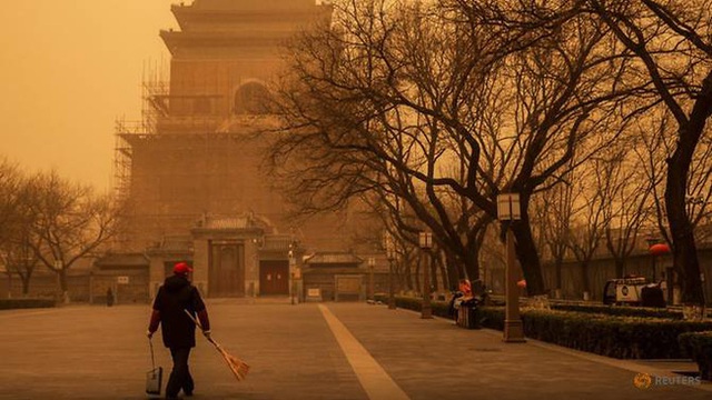 Cuồng phong mạnh nhất thập kỷ đổ bộ, cả Bắc Kinh chìm trong màu nâu nhạt - Ảnh 1.
